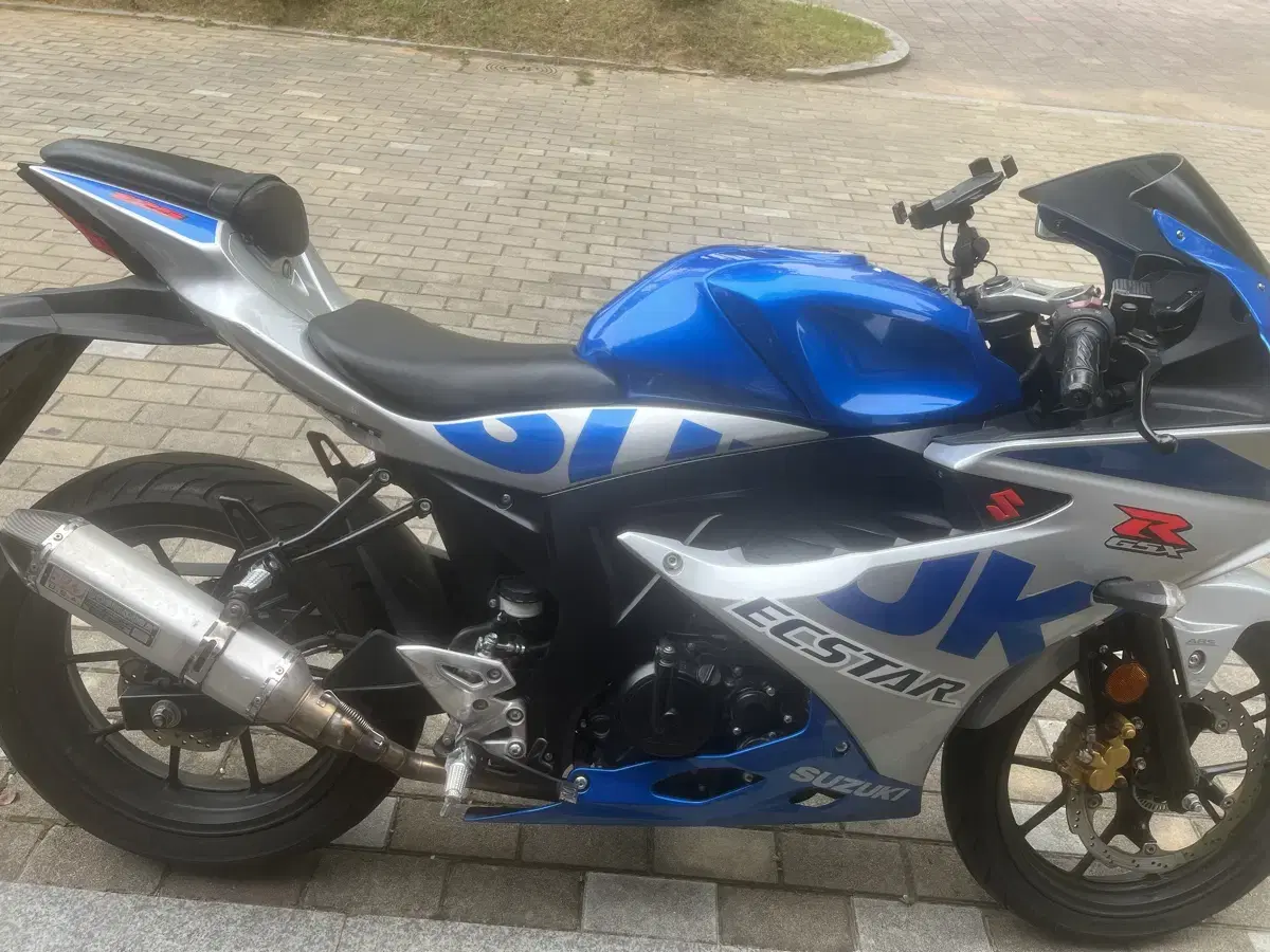 스즈키 gsxr125 21년식 스페셜카울